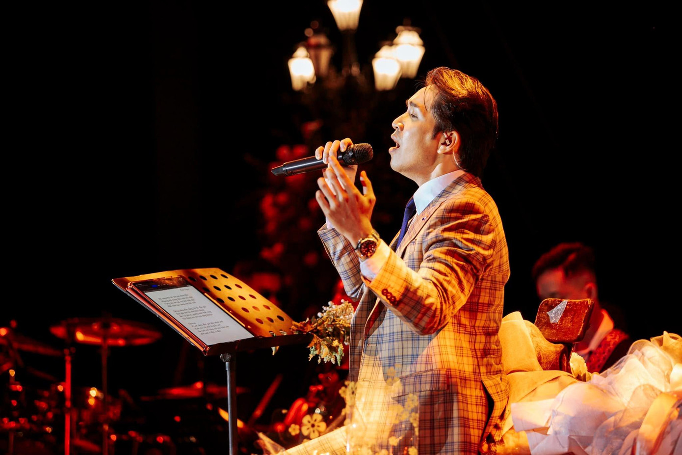 Bạch Công Khanh chỉ đăng tải ảnh một mình Bạch Công Khanh chỉ đăng tải ảnh một mình