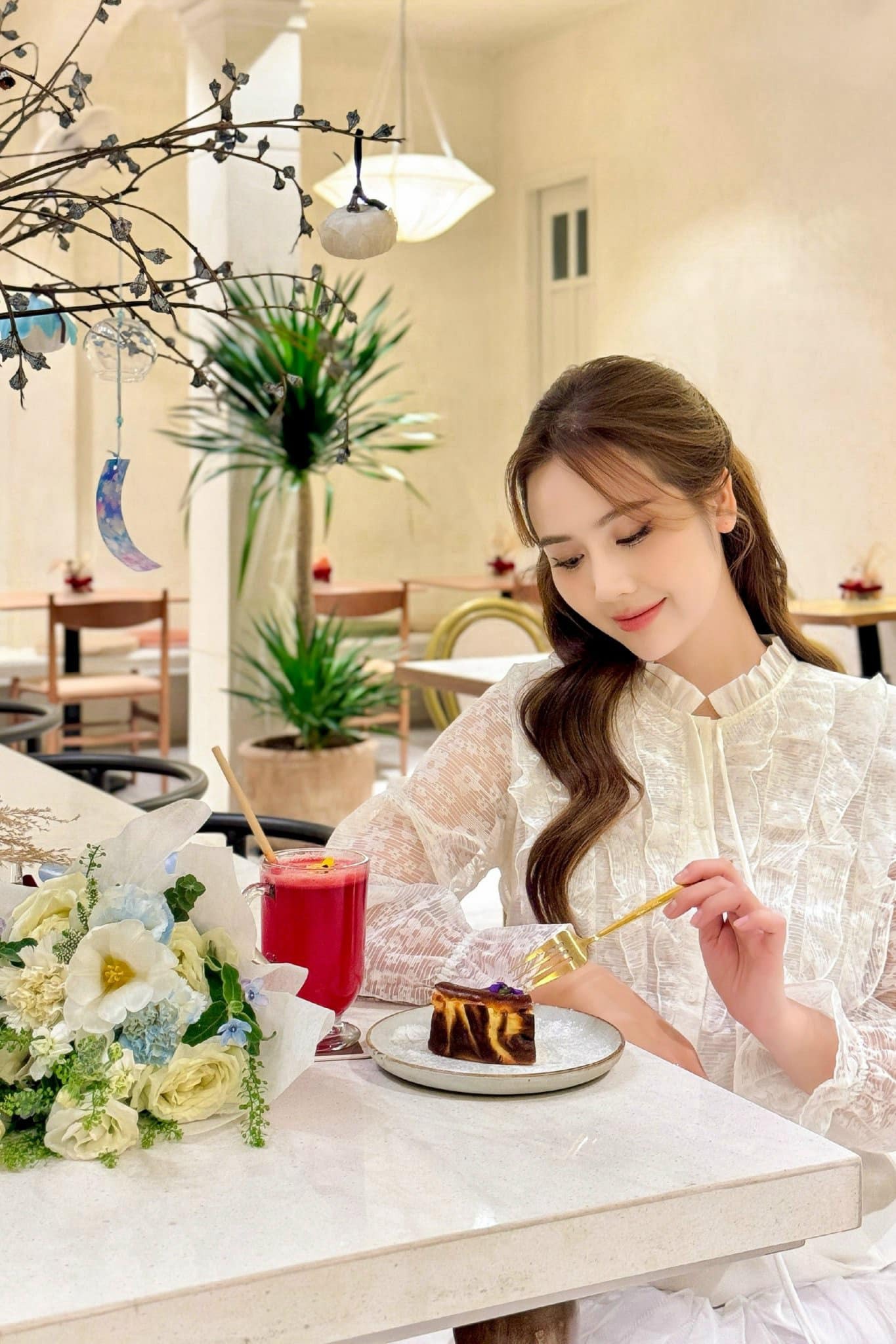 Huyền Lizzie vừa kỷ niệm 1 năm thành lập FC. Huyền Lizzie vừa kỷ niệm 1 năm thành lập FC.