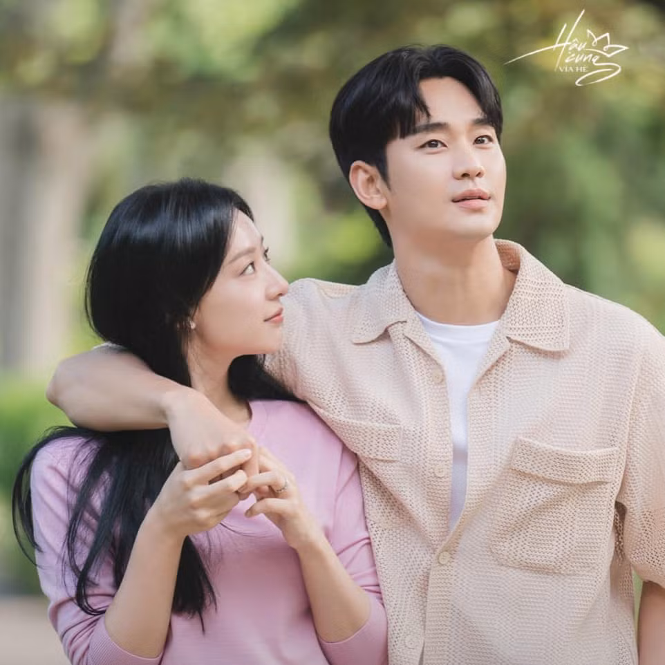 Kim Soo Hyun được đề cử còn Kim Ji Won thì không.