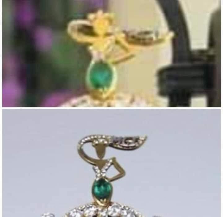 Cánh tay của cô gái bị hạ thấp xuống so với lúc ban đầu (hình dưới).