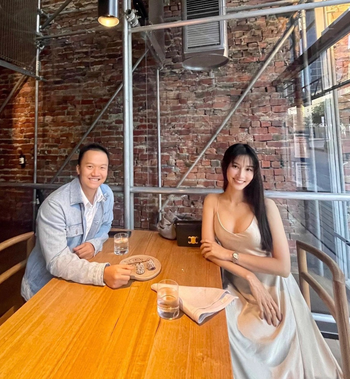 Hai người đang có chuyến du lịch tại Úc, cũng là nơi họ đã quen nhau