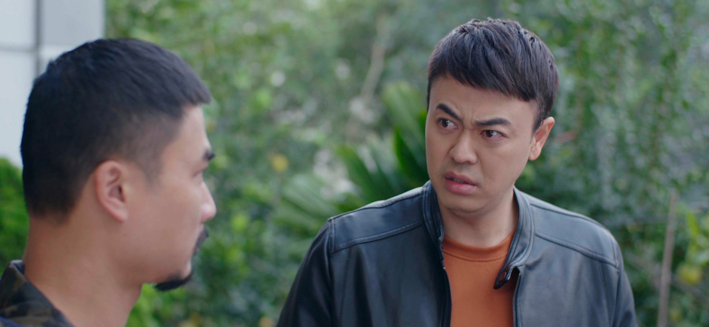 Trí về tìm Tuệ sau nhiều năm ngồi tù ở nước ngoài. Trí về tìm Tuệ sau nhiều năm ngồi tù ở nước ngoài.