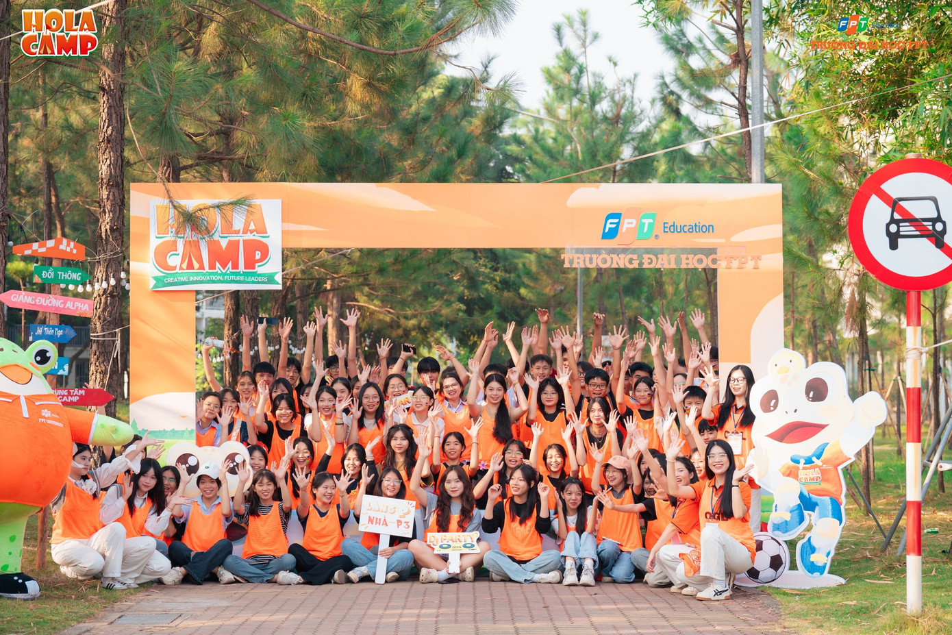 Hola Camp 3 diễn ra với sự tham gia của hơn 1.200 bạn học sinh THPT.