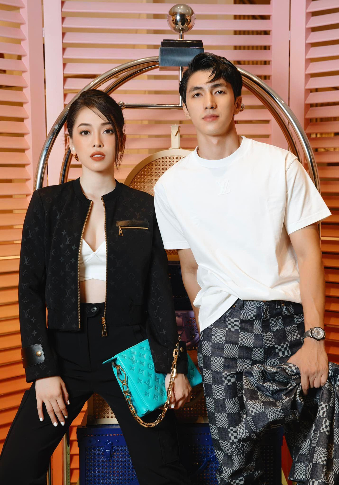 Tất cả mới chỉ là suy đoán của khán giả còn người trong cuộc chưa xác nhận. Tất cả mới chỉ là suy đoán của khán giả còn người trong cuộc chưa xác nhận.