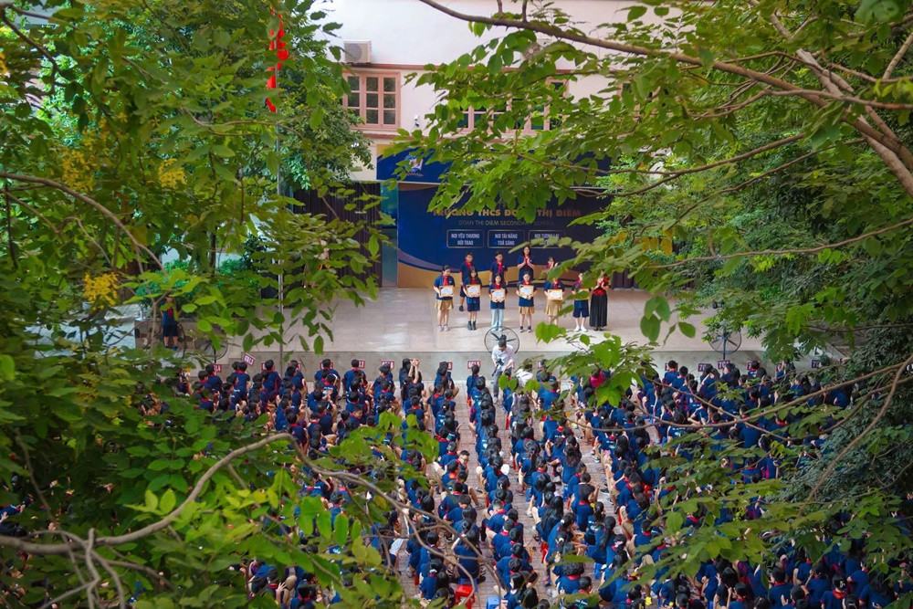 Ngôi trường mang tên Hồng Hà nữ sĩ đã lưu giữ biết bao kỷ niệm và cả ước mơ, hoài bão đáng nhớ của tuổi thanh xuân các thế hệ học sinh. Ngôi trường mang tên Hồng Hà nữ sĩ đã lưu giữ biết bao kỷ niệm và cả ước mơ, hoài bão đáng nhớ của tuổi thanh xuân các thế hệ học sinh.