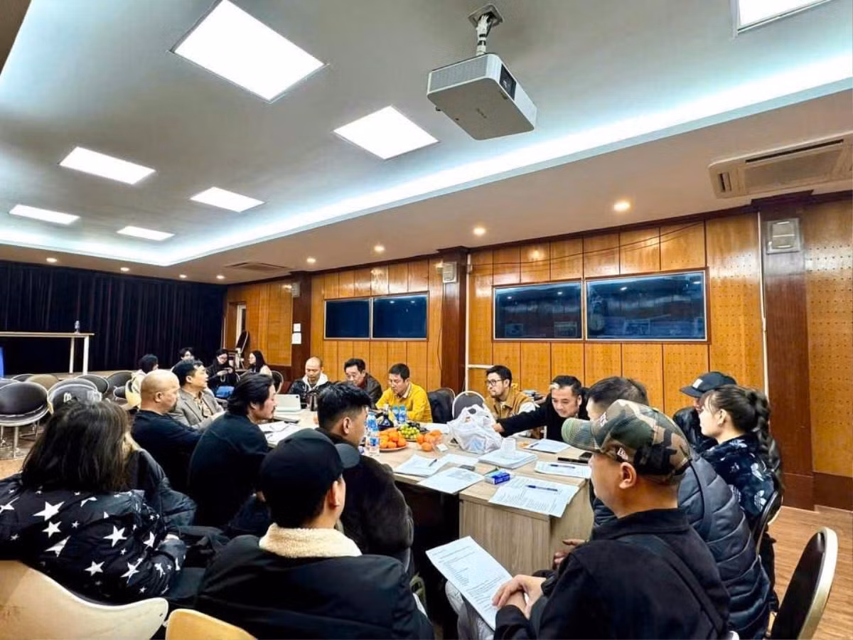 NSƯT Chí Trung khoe ảnh đang tập luyện cho Táo Quân 2025.