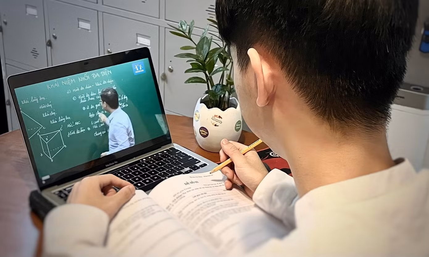 Teen lớp 10 năm nay sẽ làm quen với học theo tổ hợp