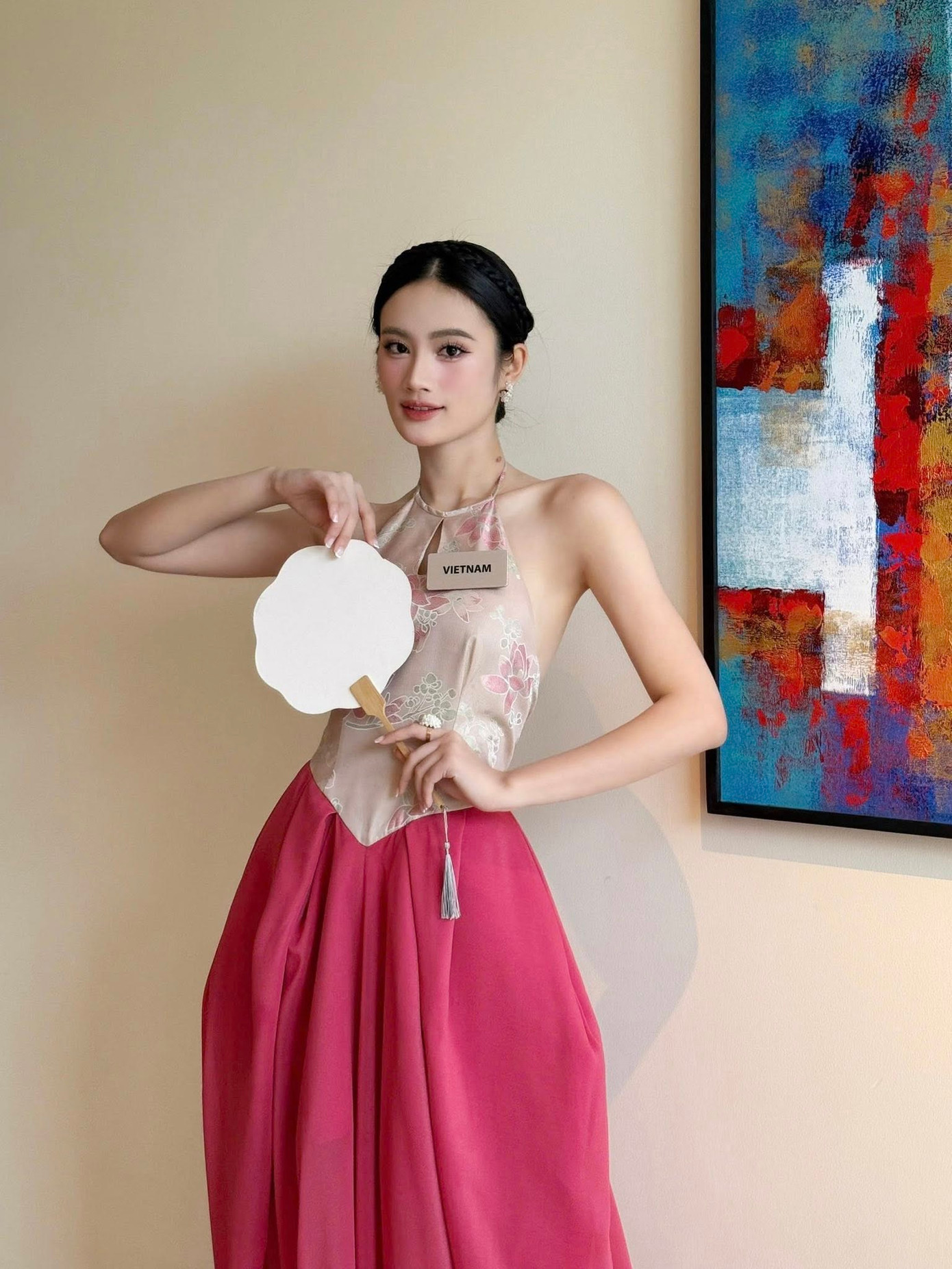 Nàng hậu luôn xuất hiện chỉn chu xinh đẹp.