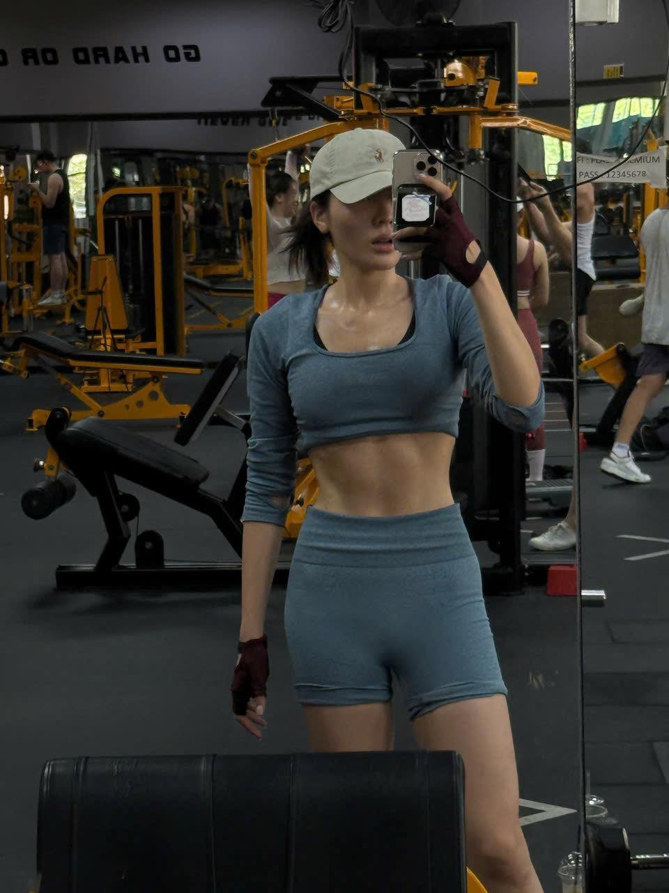 Kỳ Duyên đang chăm chỉ tập luyện chuẩn bị cho cuộc thi. Kỳ Duyên đang chăm chỉ tập luyện chuẩn bị cho cuộc thi.