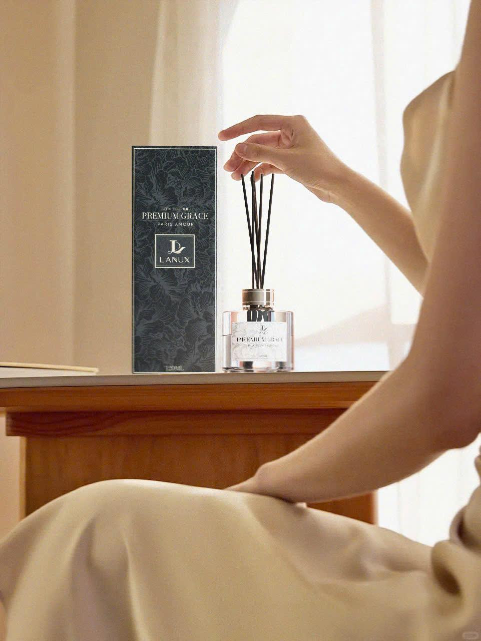 Thiết kế bao bì của Lanux được chú trọng để mang lại cảm giác “được tặng quà” khi mở sản phẩm. Thiết kế bao bì của Lanux được chú trọng để mang lại cảm giác “được tặng quà” khi mở sản phẩm.