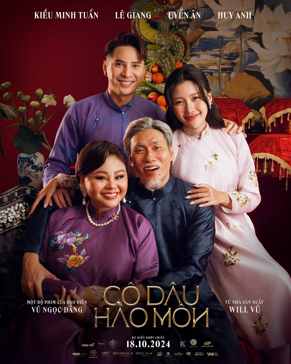 Phim có hẳn một gia đình chuyên phông bạt.