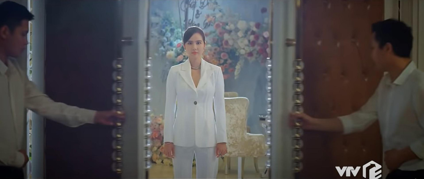 Vân Trang bất ngờ trở về cực hoành tráng Vân Trang bất ngờ trở về cực hoành tráng