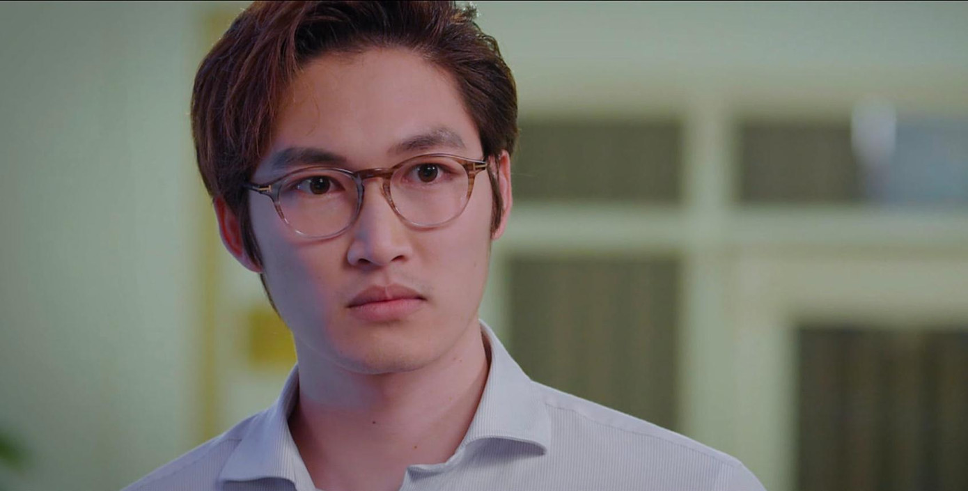 Hoàng Duy thẫn thờ khi thấy chị đẹp thân thiết với "tình địch" Hoàng Duy thẫn thờ khi thấy chị đẹp thân thiết với "tình địch"