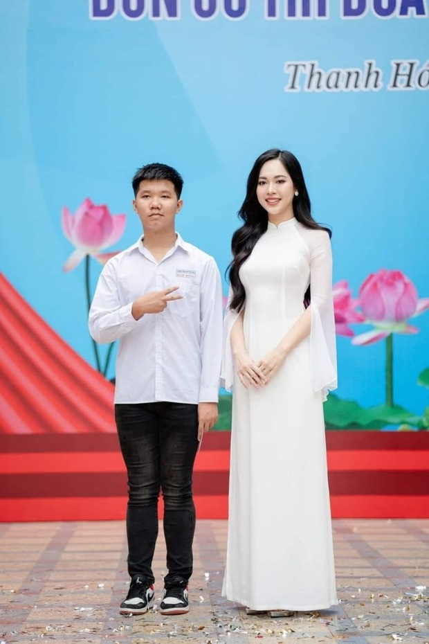 Á hậu Trịnh Thùy Linh khoe ảnh chụp chung với Quán quân Olympia 2023. Á hậu Trịnh Thùy Linh khoe ảnh chụp chung với Quán quân Olympia 2023.