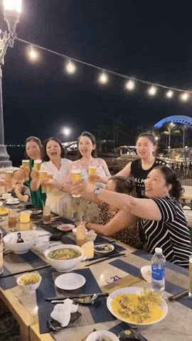 Những hình ảnh khiến bà xã Quang Hải bị netizen nhắc nhở.