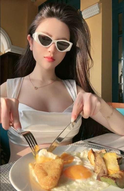 Những hình ảnh khiến bà xã Quang Hải bị netizen nhắc nhở. Những hình ảnh khiến bà xã Quang Hải bị netizen nhắc nhở.