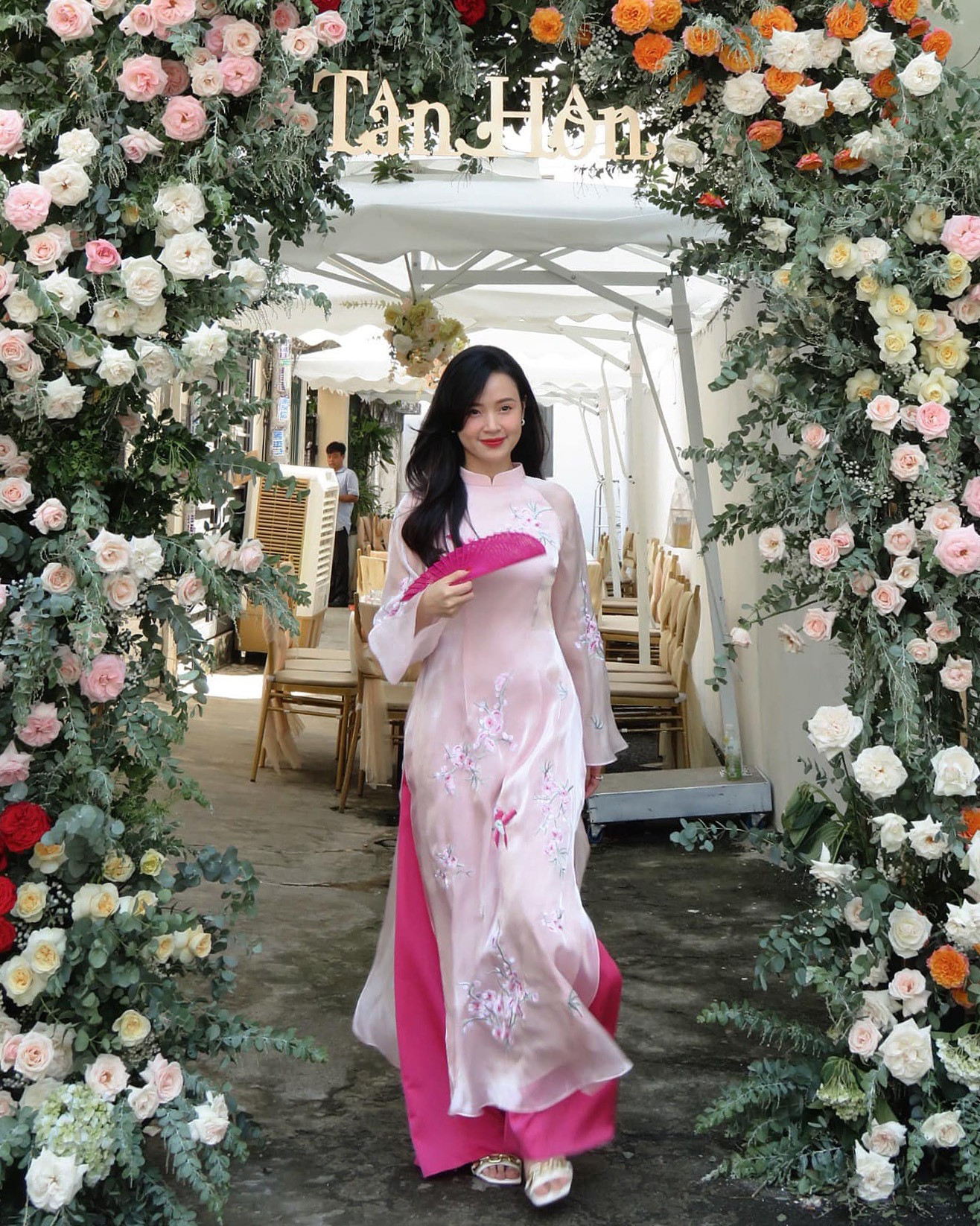 Midu tặng vợ chồng em trai nhiều món quá giá trị. Midu tặng vợ chồng em trai nhiều món quá giá trị.