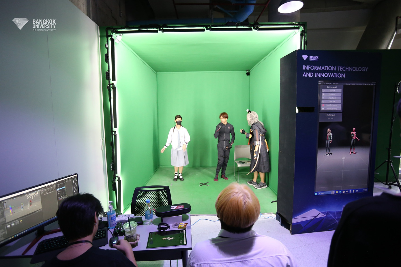 Ở đây các bạn sẽ tự làm phim và sẽ chiếu phim ngay tại rạp trong trường.