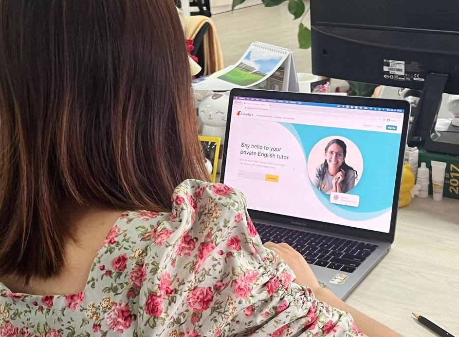 Thực hành nói qua ứng dụng Cambly giúp người học tiếp xúc và sử dụng tiếng Anh một cách chủ động, linh hoạt