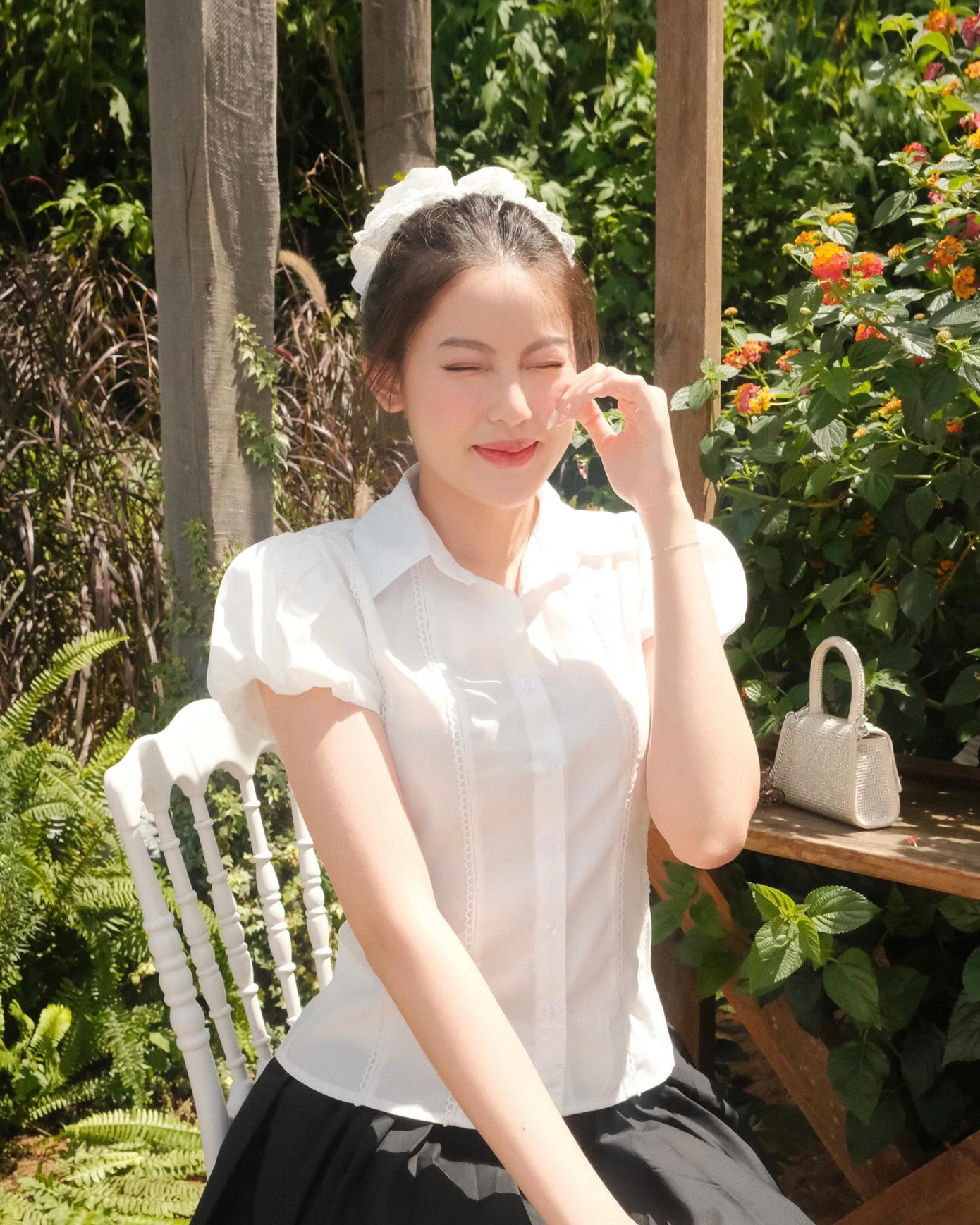 Cô được khen đẹp đôi với HIEUTHUHAI và biết cư xử để không ảnh hưởng tới bạn trai. Cô được khen đẹp đôi với HIEUTHUHAI và biết cư xử để không ảnh hưởng tới bạn trai.