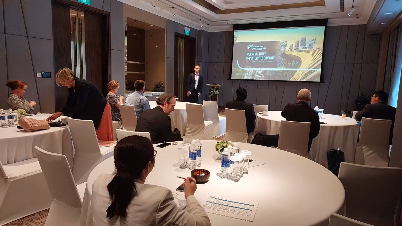 Các công ty EdTech New Zealand cập nhật thông tin về thị trường công nghệ giáo dục tại Việt Nam trong buổi gặp gỡ với các chuyên gia đa lĩnh vực trong nước. Các công ty EdTech New Zealand cập nhật thông tin về thị trường công nghệ giáo dục tại Việt Nam trong buổi gặp gỡ với các chuyên gia đa lĩnh vực trong nước.
