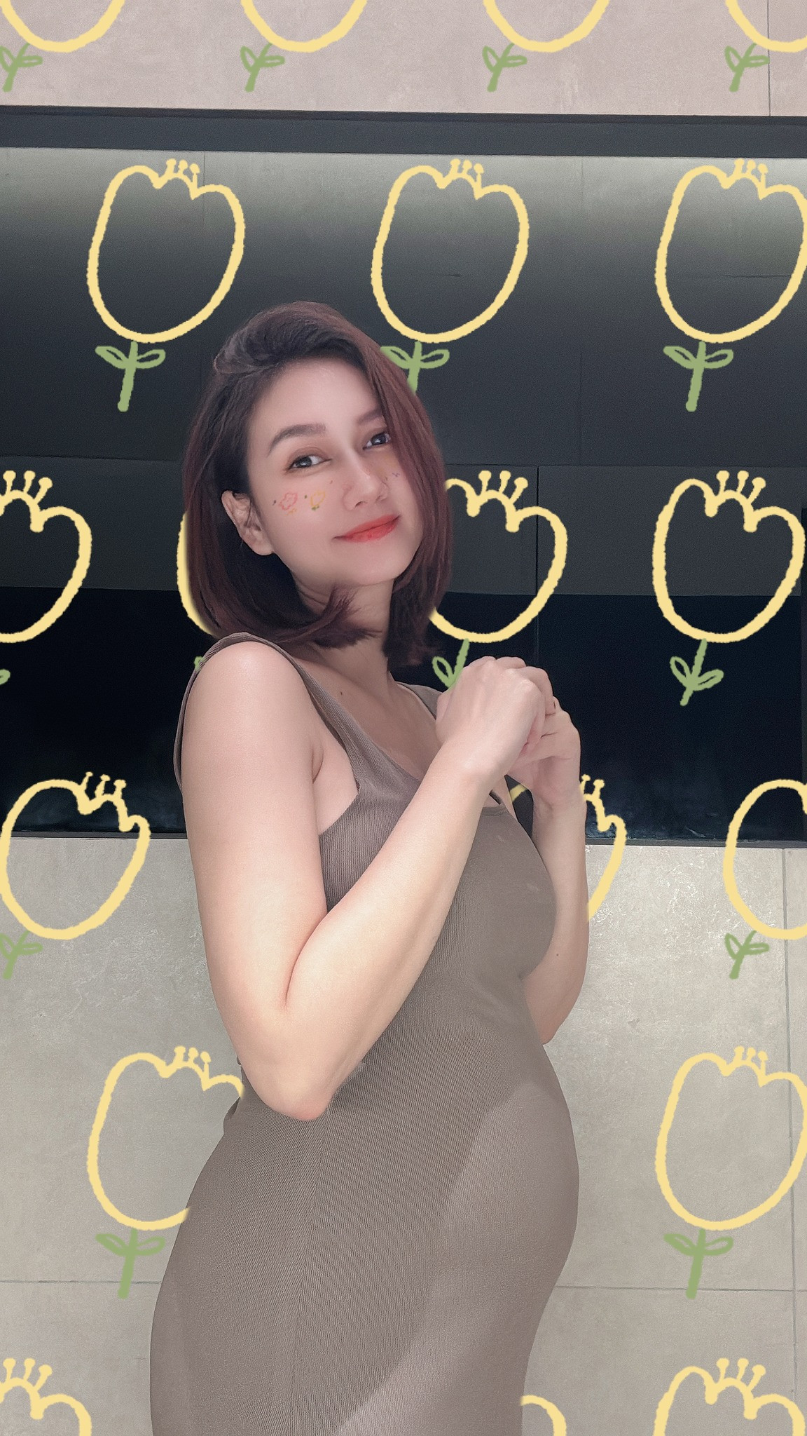 Hương Giang bất ngờ vướng tin đồn hẹn hò cùng Quang Trọng. Hương Giang bất ngờ vướng tin đồn hẹn hò cùng Quang Trọng.