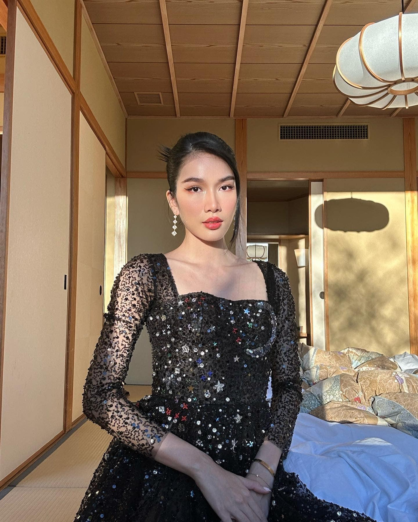 Nàng hậu không tham gia một phần thi phụ... Nàng hậu không tham gia một phần thi phụ...