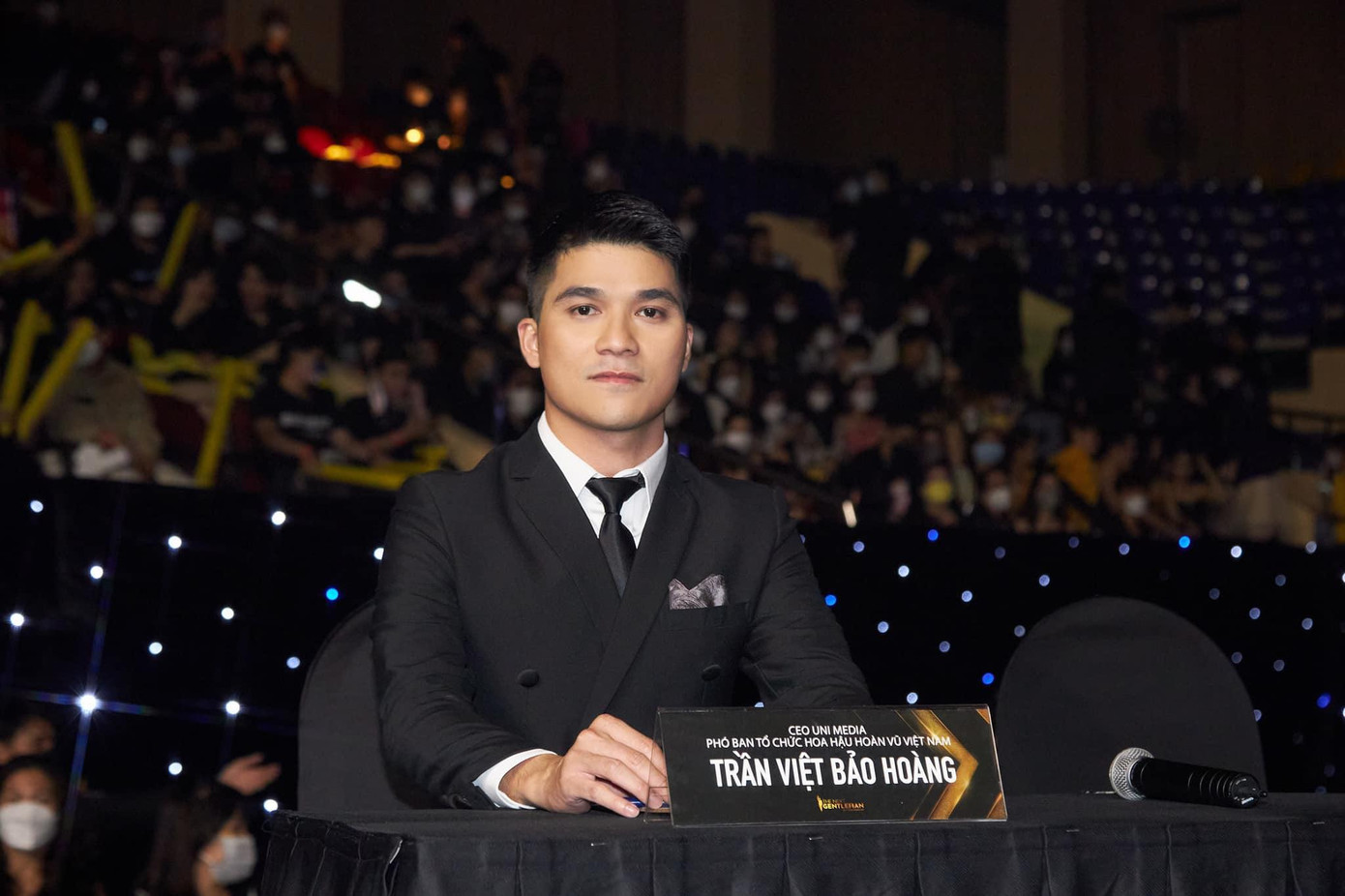 CEO Bảo Hoàng cũng thừa nhận mic bị trễ âm khiến các thí sinh mất bình tĩnh. CEO Bảo Hoàng cũng thừa nhận mic bị trễ âm khiến các thí sinh mất bình tĩnh.