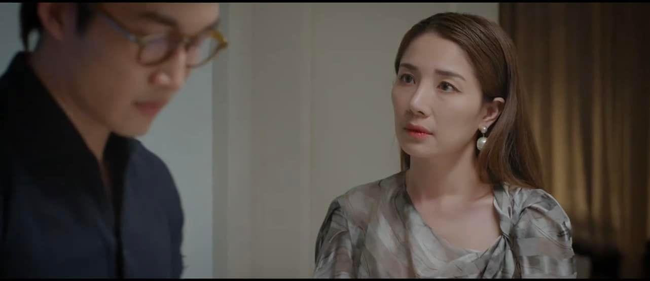 Nhật Mai là nhân vật có lý lịch đang ngờ