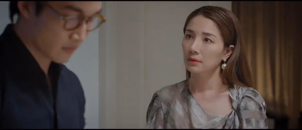 Nhật Mai là nhân vật có lý lịch đang ngờ