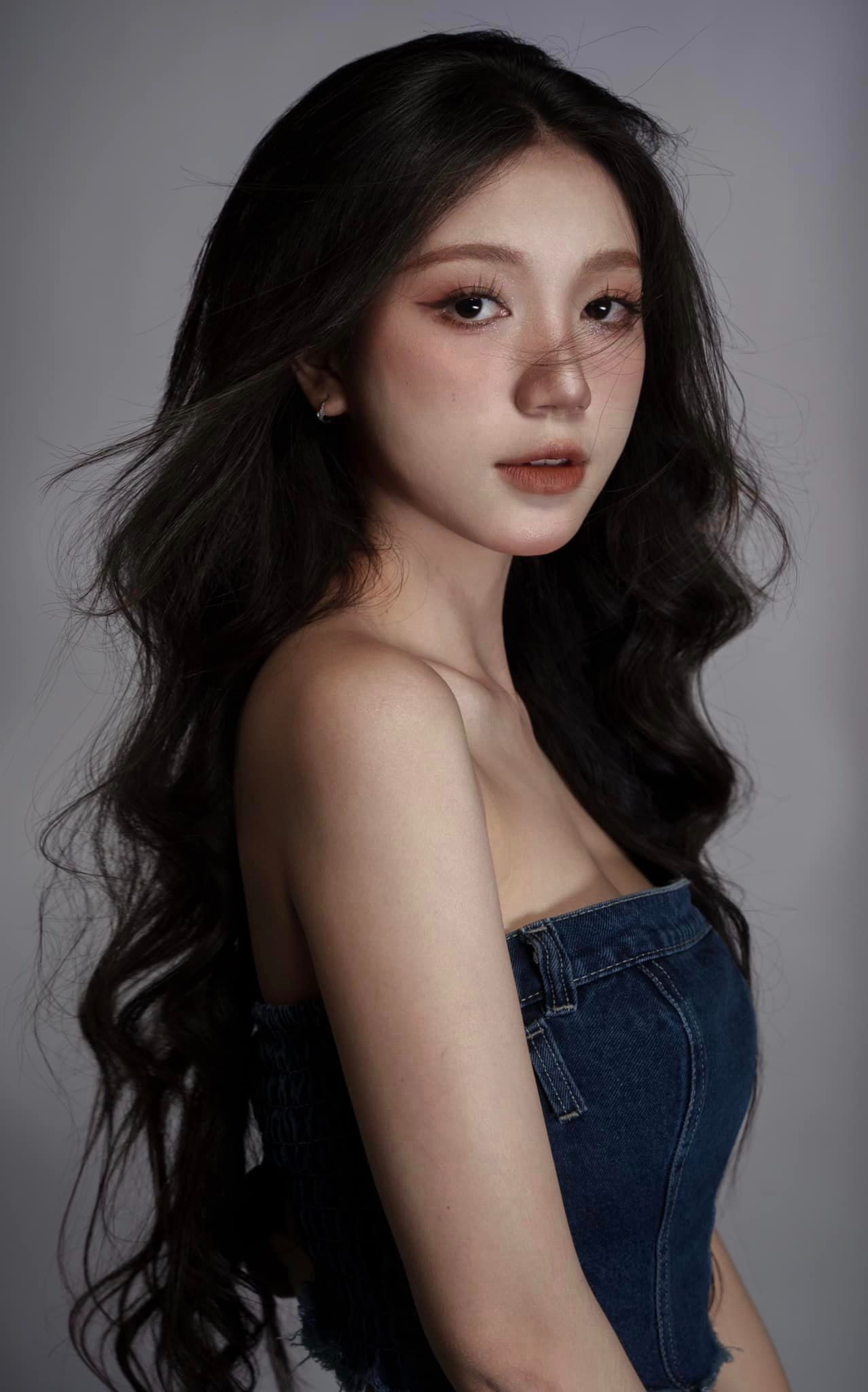 Diễn viên Thùy Dương ở ngoài đời cũng rất xinh đẹp. Diễn viên Thùy Dương ở ngoài đời cũng rất xinh đẹp.