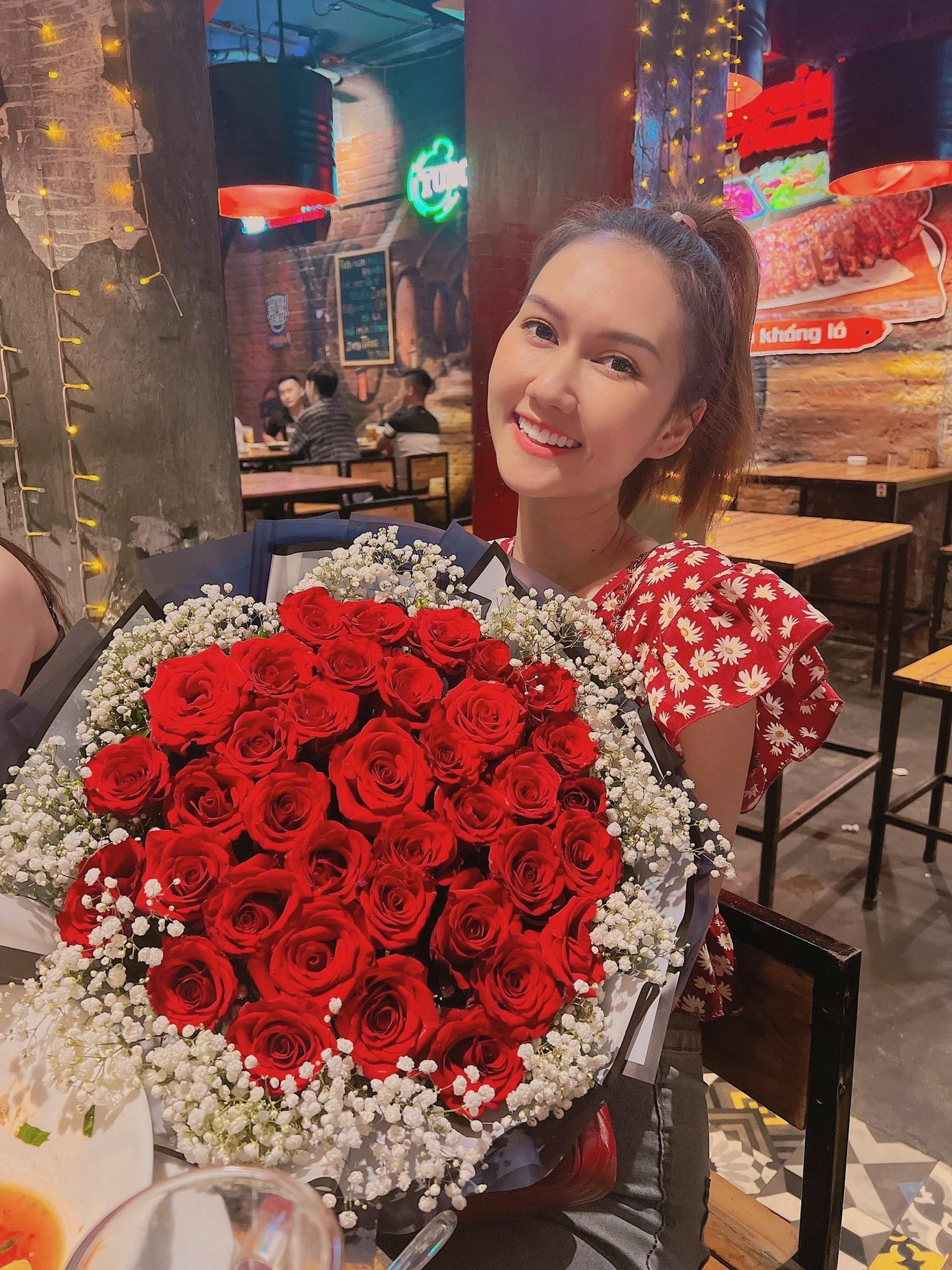 Hương Giang khoe hình ảnh vui vẻ tươi tắn