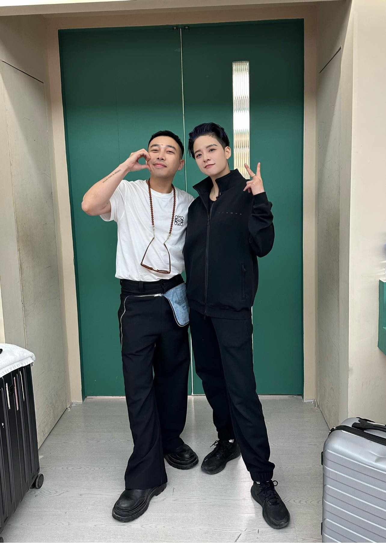 Amber cũng thân với stylist Hoàng Ku. Amber cũng thân với stylist Hoàng Ku.