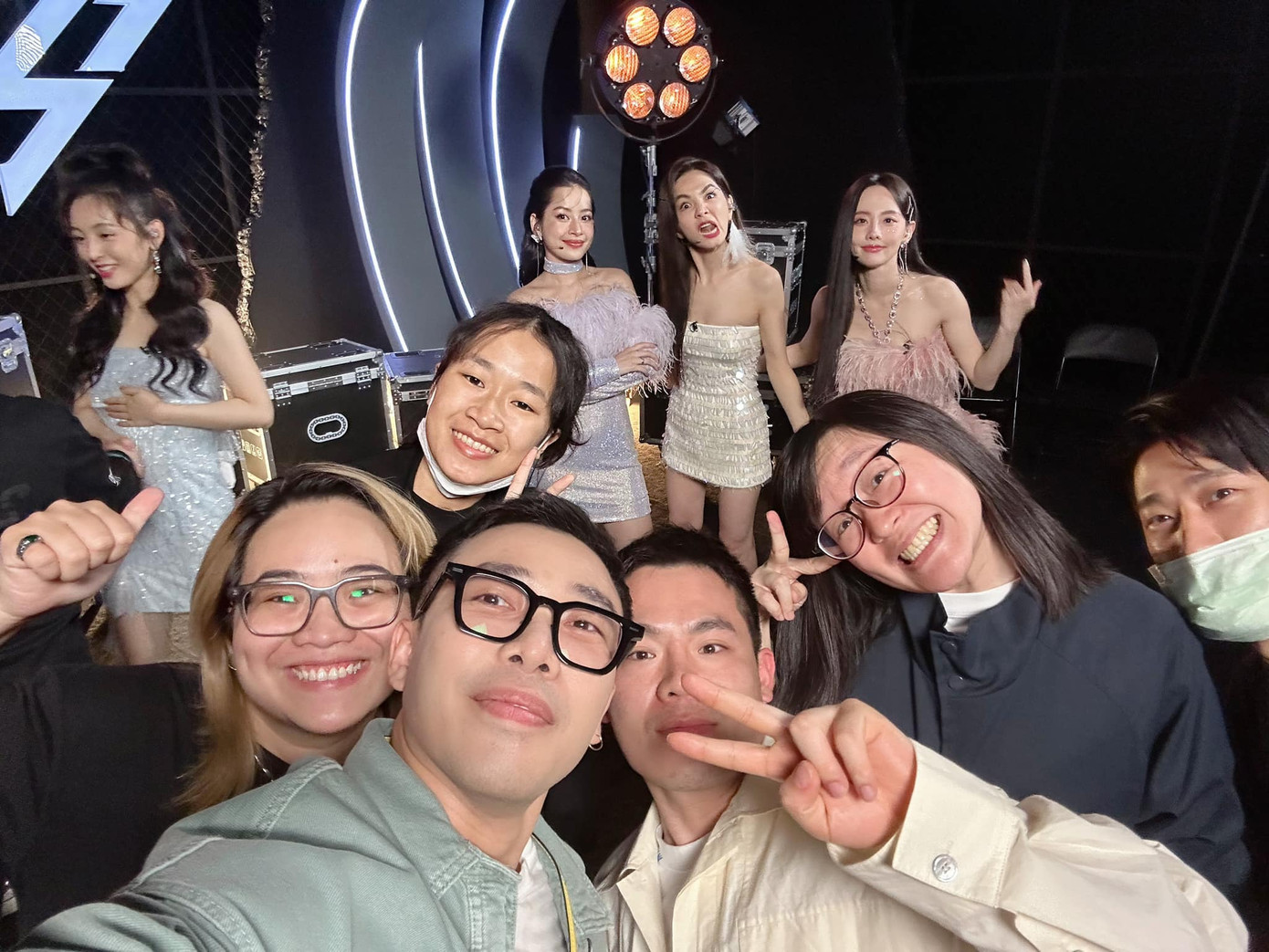 Hoàng Ku có mối quan hệ tốt với các thí sinh và ê-kíp Đạp Gió 2023. Hoàng Ku có mối quan hệ tốt với các thí sinh và ê-kíp Đạp Gió 2023.