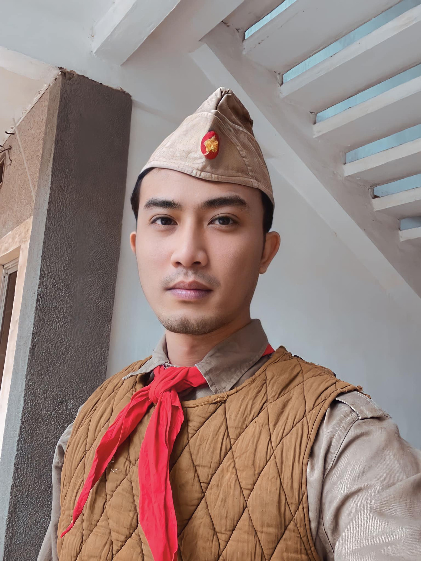 Doãn Quốc Đam trong hậu trường phim Đào, Phở Và Piano. Doãn Quốc Đam trong hậu trường phim Đào, Phở Và Piano.