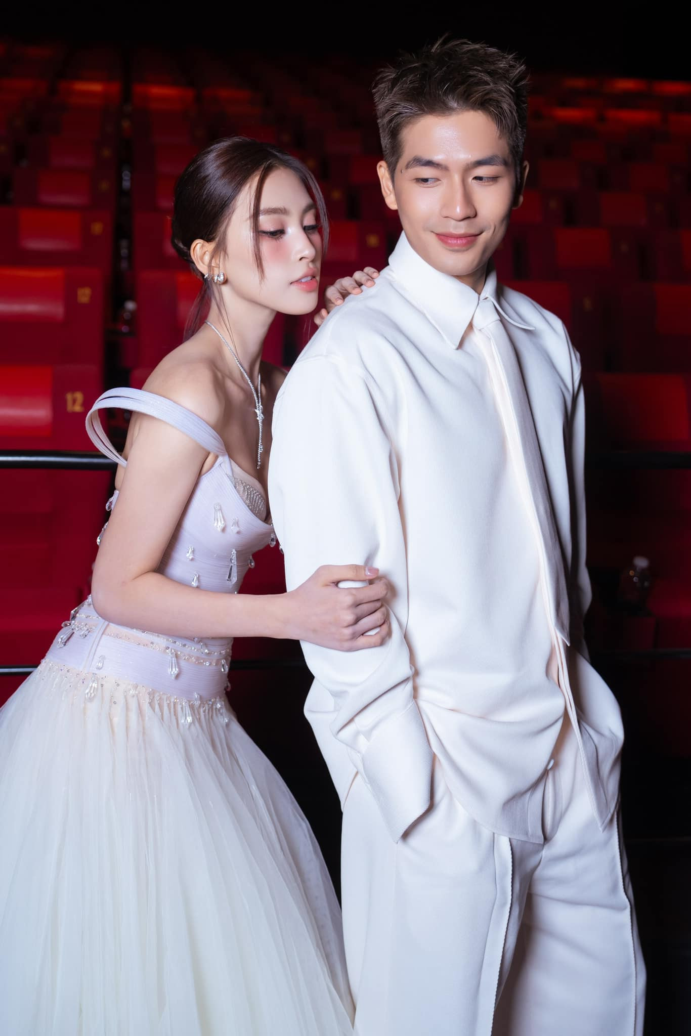 Hai người rất tình cảm khi đi quảng bá phim. Hai người rất tình cảm khi đi quảng bá phim.