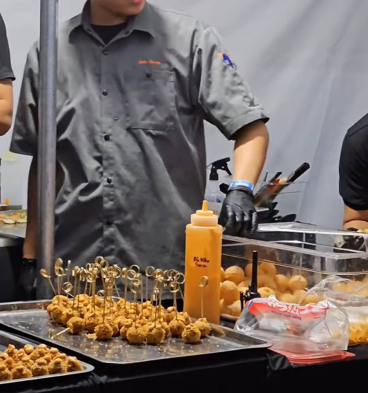 Đồ ăn khu X-Vip ở concert đầu tiên cũng rất ngon và phong phú Đồ ăn khu X-Vip ở concert đầu tiên cũng rất ngon và phong phú