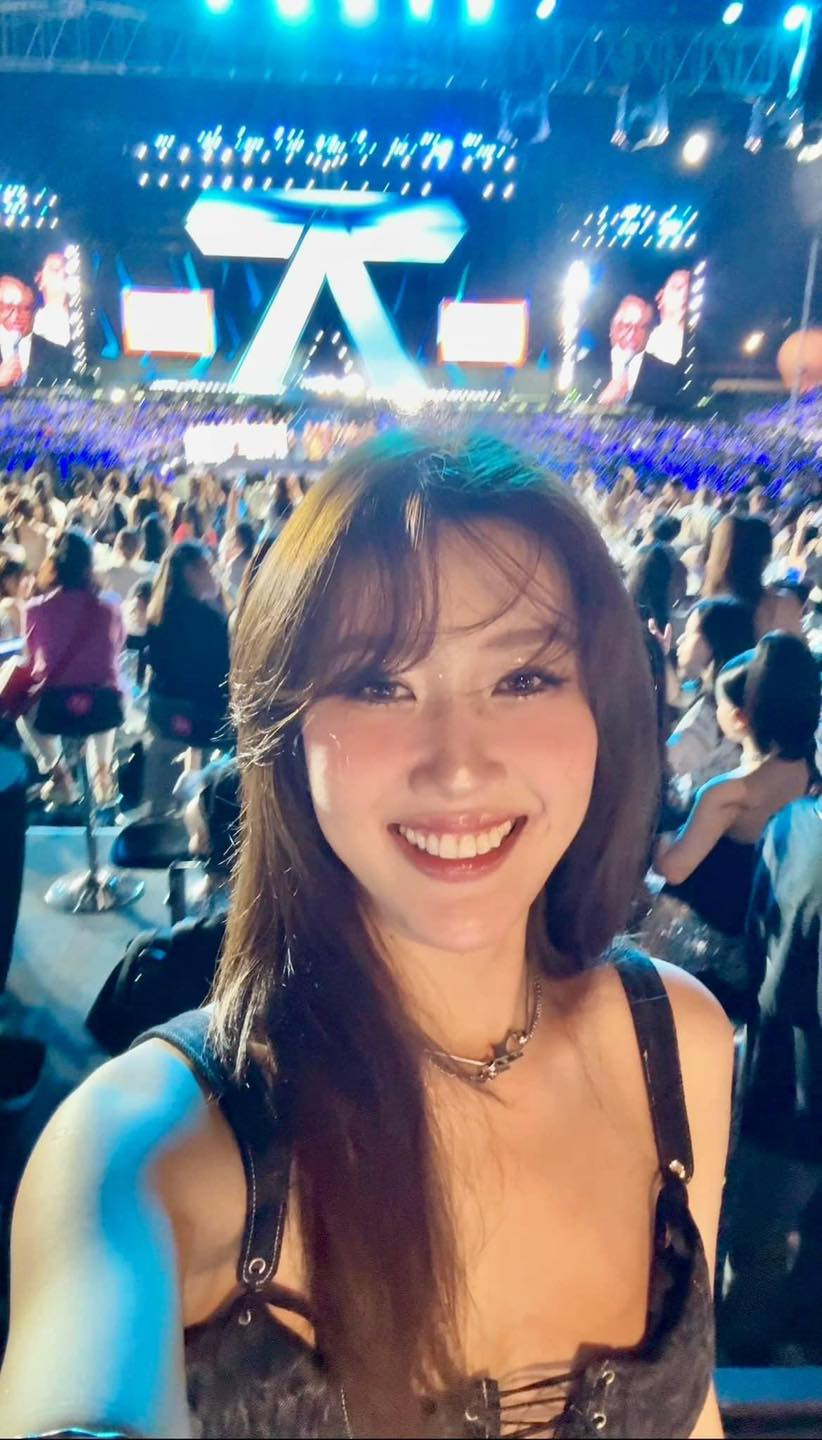 Tuy nhiên, nữ diễn viên vẫn chỉ đăng ảnh cá nhân. Tuy nhiên, nữ diễn viên vẫn chỉ đăng ảnh cá nhân.