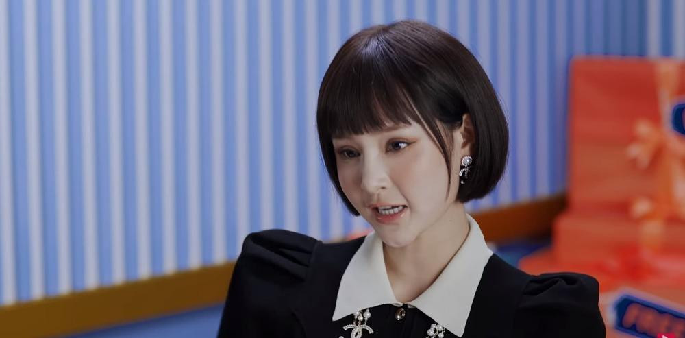 Hiền Hồ bị đặt nghi vấn mới phẫu thuật thẩm mỹ. Hiền Hồ bị đặt nghi vấn mới phẫu thuật thẩm mỹ.