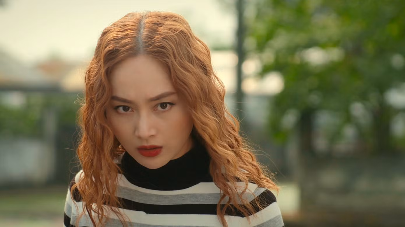 Hà phát hiện hành động đáng ngờ của anh chồng.