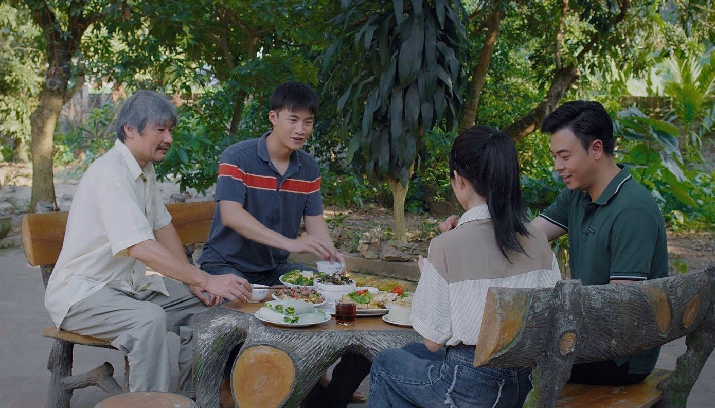 Món Quà Của Cha hóa ra là... Món Nợ Của Cha. Món Quà Của Cha hóa ra là... Món Nợ Của Cha.