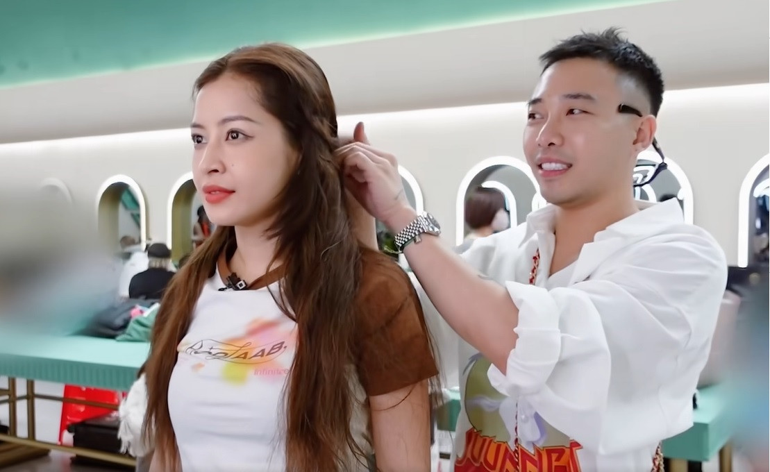 Hoàng Ku chăm sóc diện mạo Chi Pu chu đáo. Hoàng Ku chăm sóc diện mạo Chi Pu chu đáo.