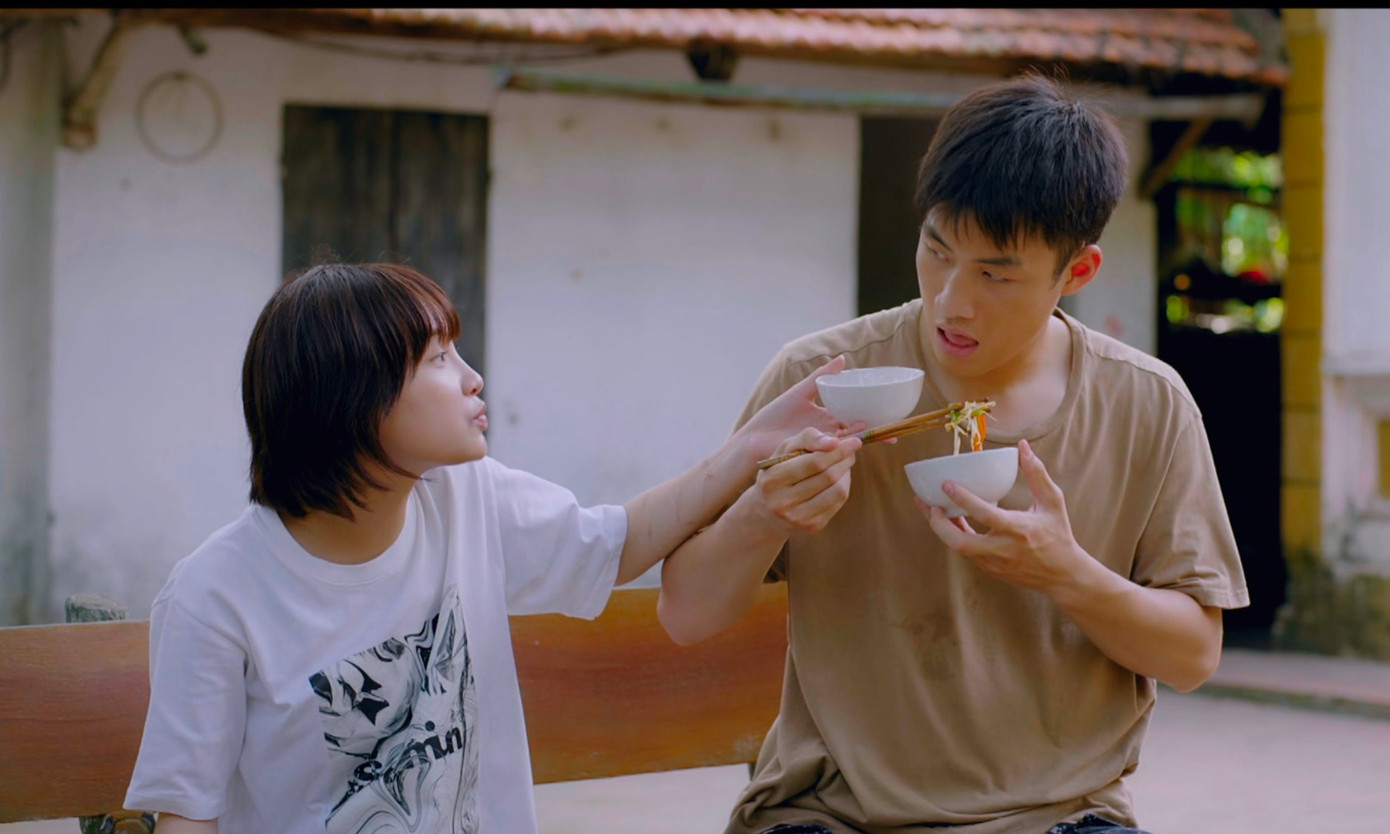 Ninh là bạn thân của nam chính Hiếu.