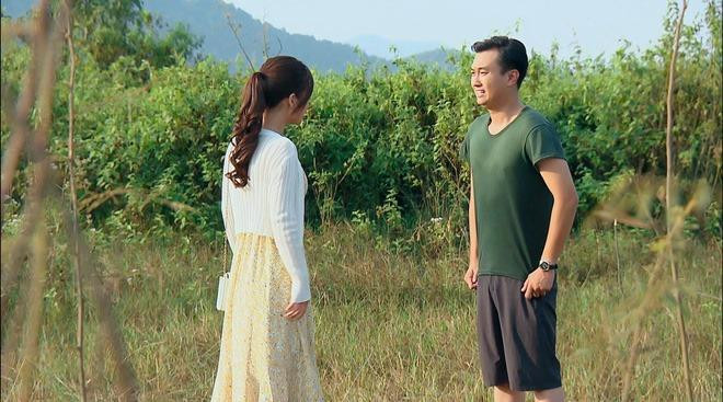 Chưa kể cô đã mặc thêm áo khoác để kín đáo hơn