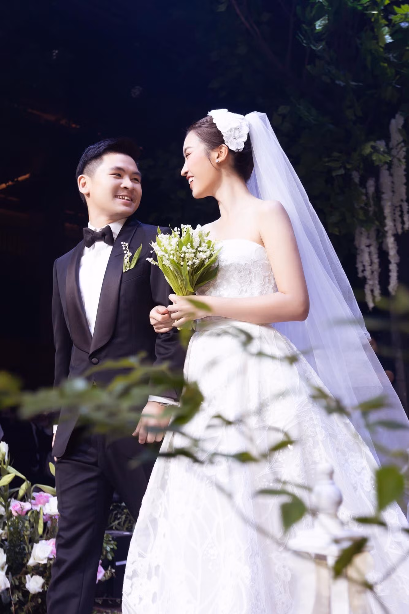 Đỗ Mỹ Linh nhiều lần xuất hiện cùng chồng sau khi kết hôn