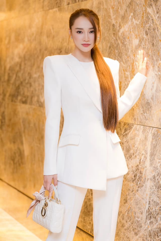 Nữ diễn viên còn chủ động khoe tin mang thai lần hai.