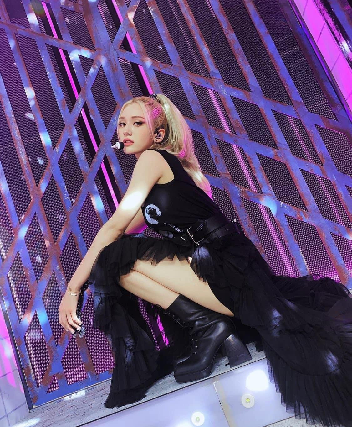 Jeon Somi vừa phải truyền dịch vì bị ốm.