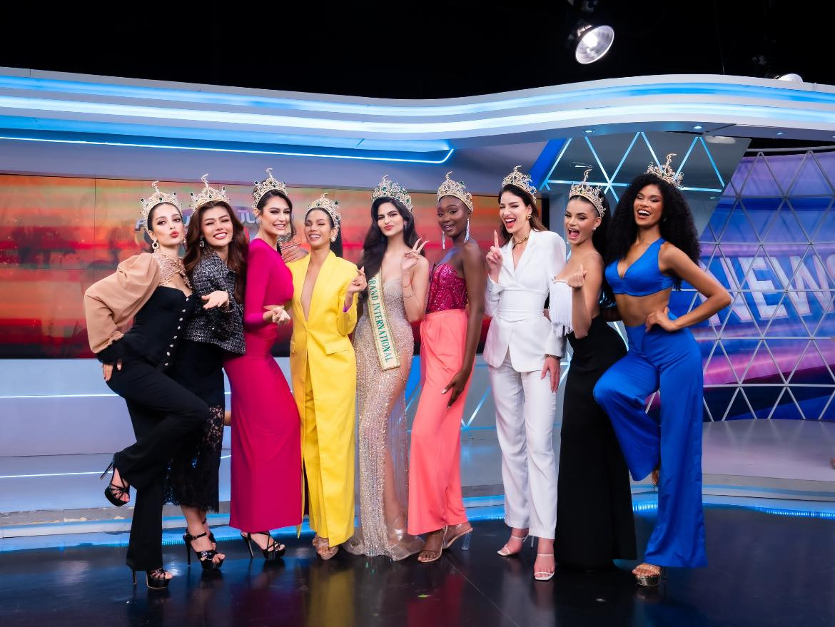 Trước đó, hai người đẹp thường xuyên đứng cạnh nhau trong các hoạt động.