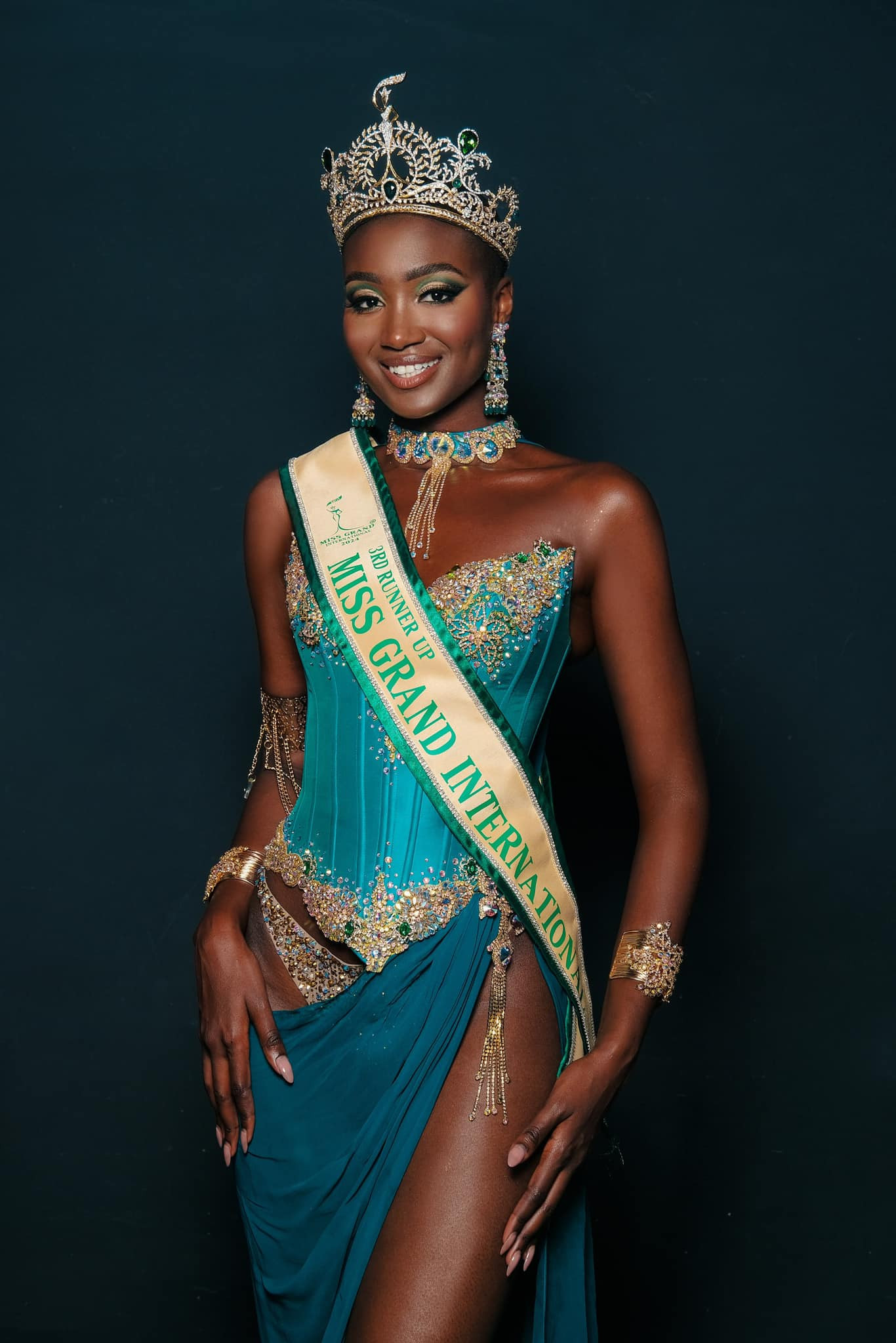 Á hậu 3 công khai nói xấu đương kim Hoa hậu.