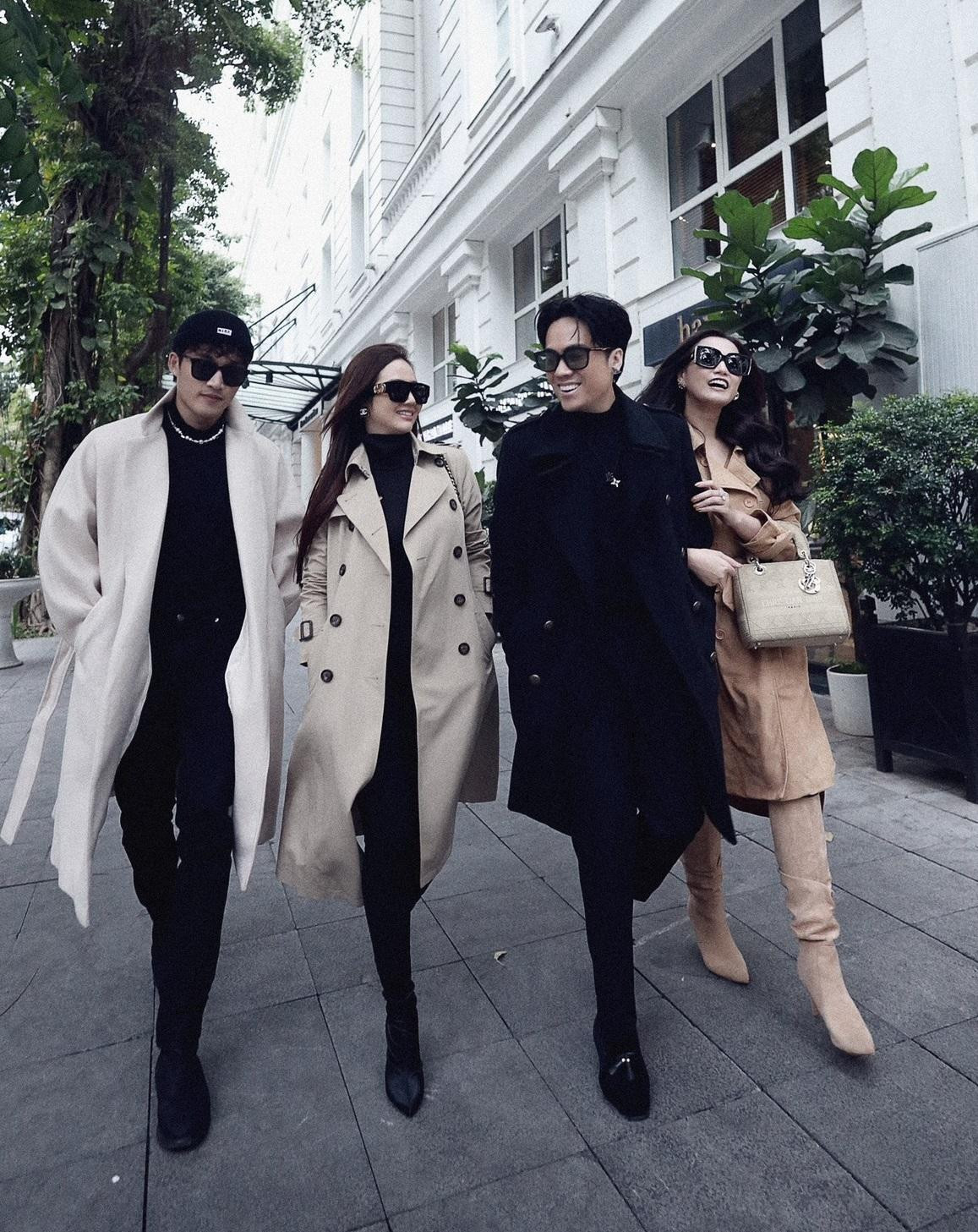 Đình Tú và Huyền Lizzie vẫn thường xuyên gặp gỡ Đình Tú và Huyền Lizzie vẫn thường xuyên gặp gỡ